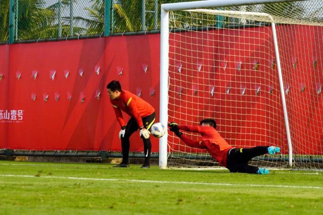 国字号热身赛：刘洋高天意建功 大哥两球胜U23国足